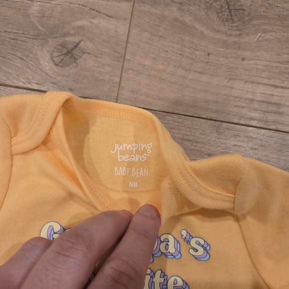 🌻 NWT Peach Short Sleeved "Grandpa's Favorite" Baby Bodysuit - Size NB - Picture 5 of 6